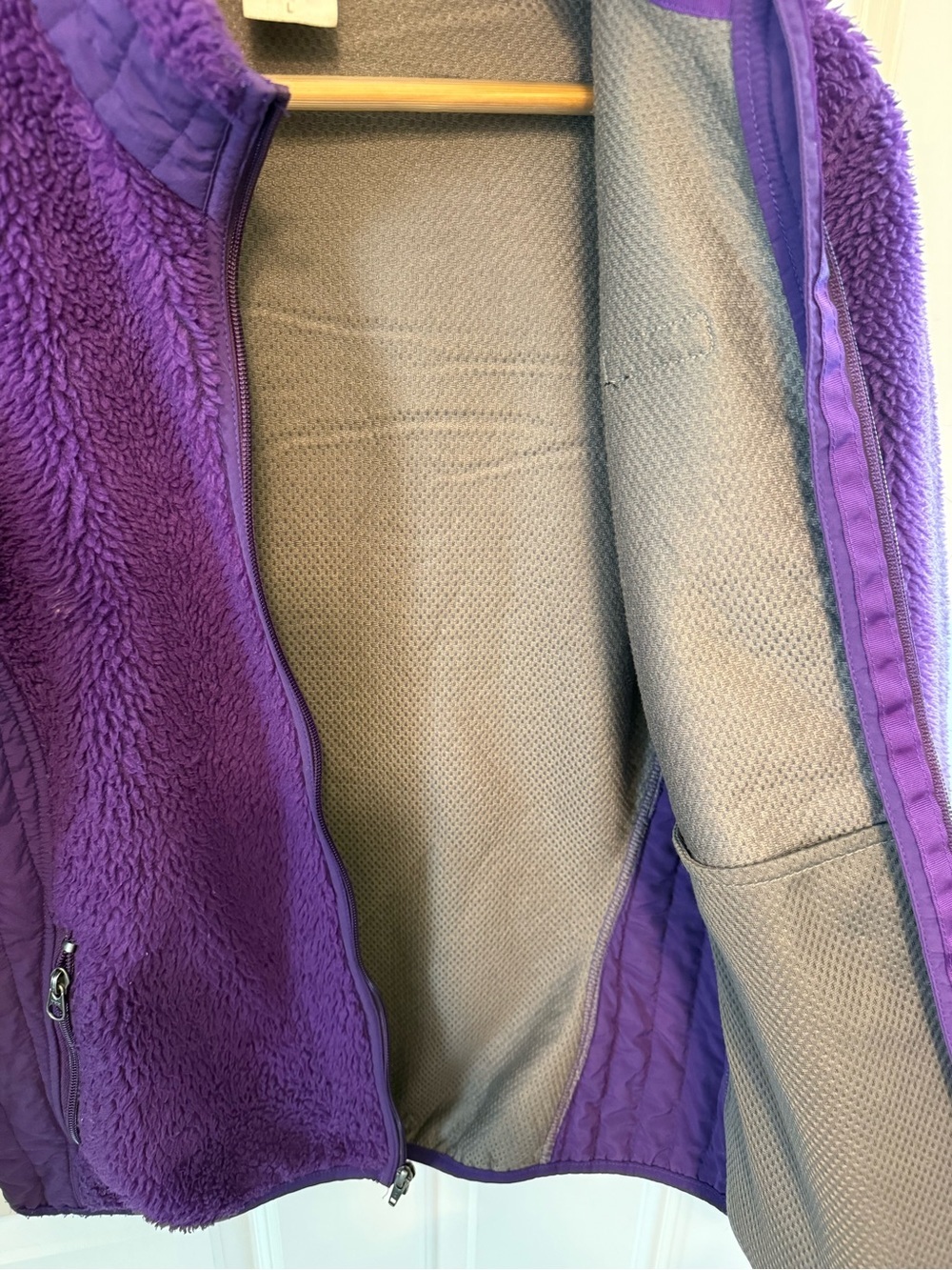 Patagonia Women’s Purple Cozy Full-Zip Puffer Fleece Jacket - Picture 3 of 3